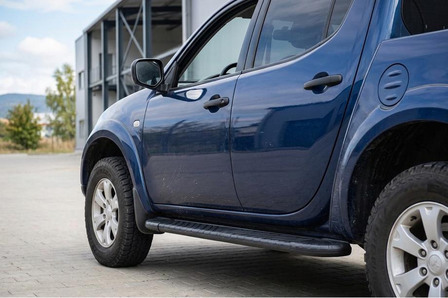 Mitsubishi L200 2006-2015 рр. Бокові пороги Bosphorus Black (2 шт., Алюміній) Image