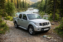 Nissan Navara 2006-2015 рр. Бокові пороги Rainbow (2 шт., Алюміній) фото 1