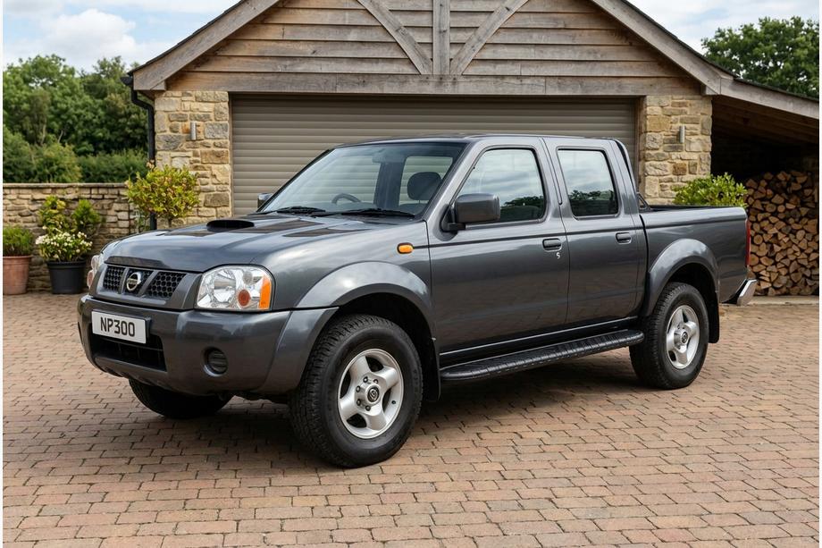 Nissan NP300 1999-2015 рр. Бокові пороги Bosphorus Black (2 шт., Алюміній) Image