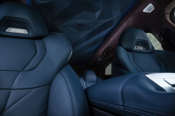 Огляд високопродуктивного BMW XM M 50e Plug-in Hybrid Фото 7
