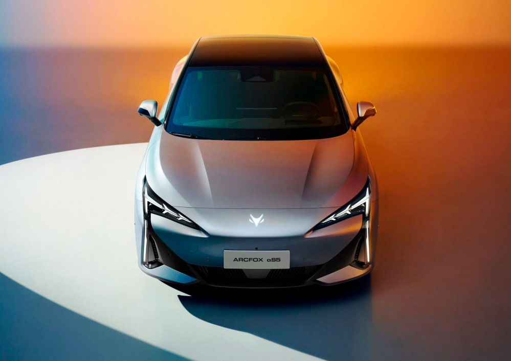 Огляд Arcfox S5: Електричний седан для динамічної їзди