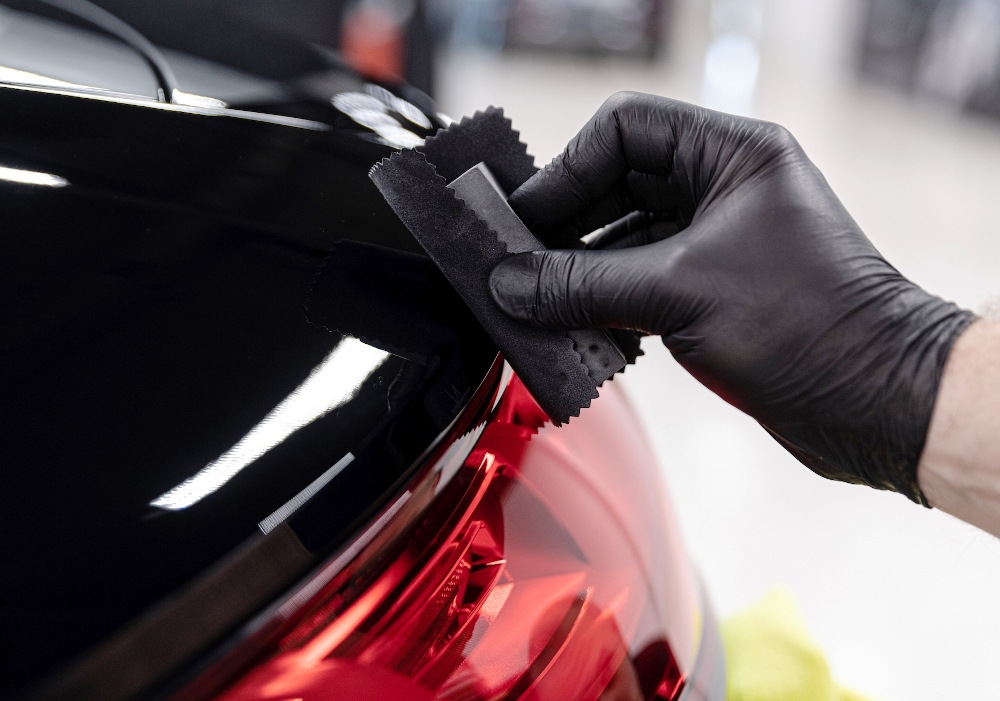Як правильно наносити гідрофобне покриття на автомобіль?