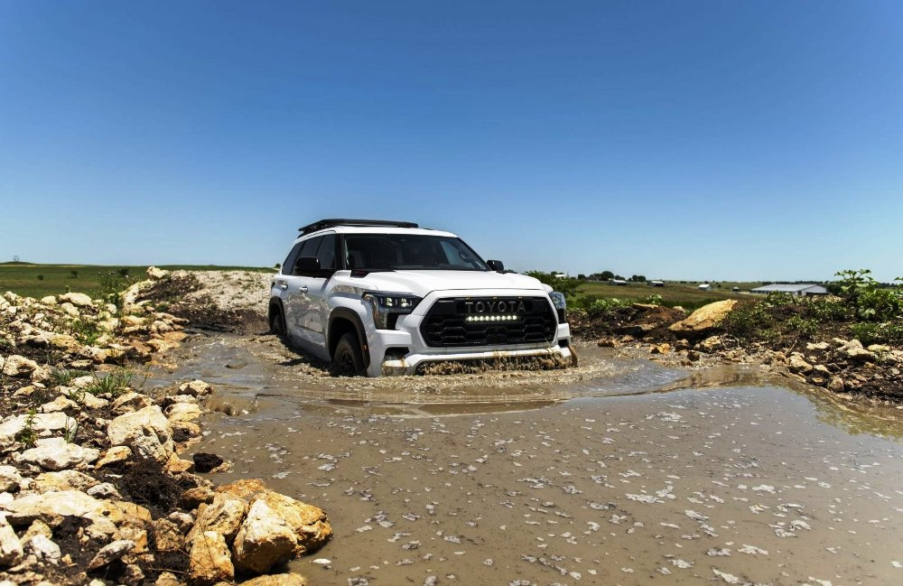 Огляд Toyota Sequoia III (XK80): Технічні характеристики, комплектації, фото