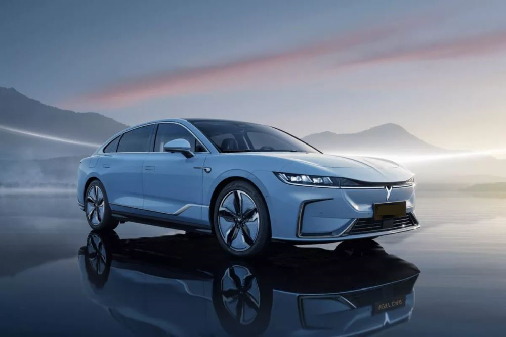 Огляд електроседана Voyah Chasing Light