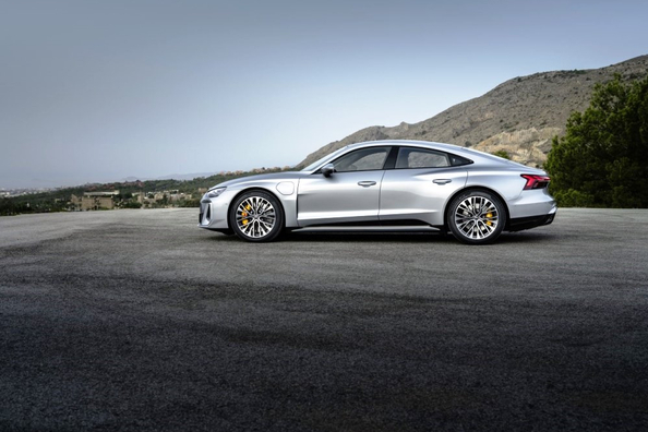Огляд Audi S e-tron GT: Потужний електричний гран-турізмо Фото 3