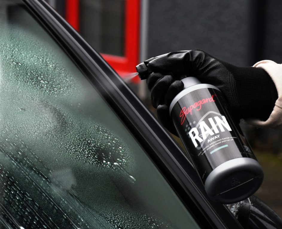 Коли краще наносити антидощ на скло автомобіля і як досягти максимального ефекту?