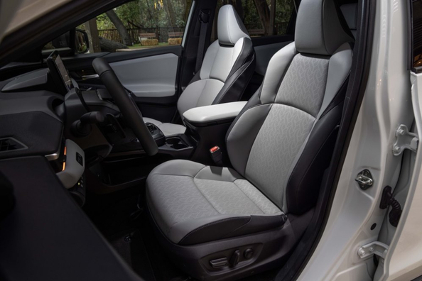 Огляд Subaru Solterra 2026: Оновлений електричний кросовер Фото 6