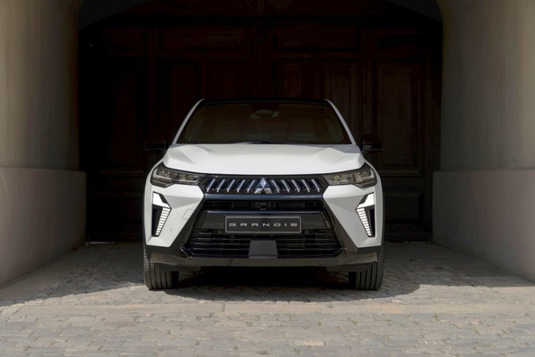 Огляд Mitsubishi Grandis 2025: Відродження моделі у форматі кросовера