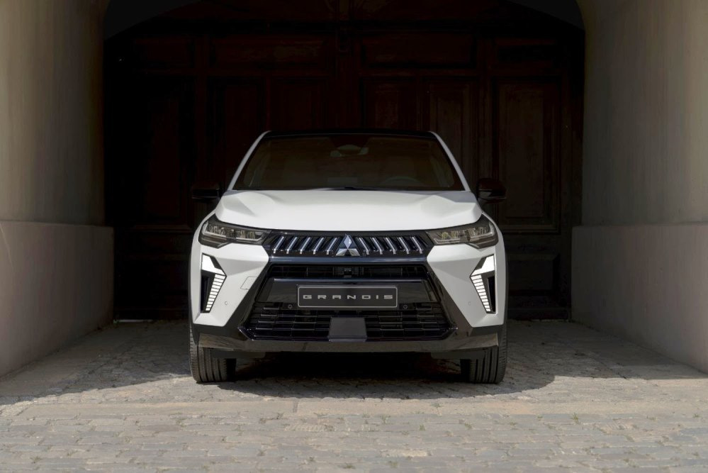 Огляд Mitsubishi Grandis 2025: Відродження моделі у форматі кросовера