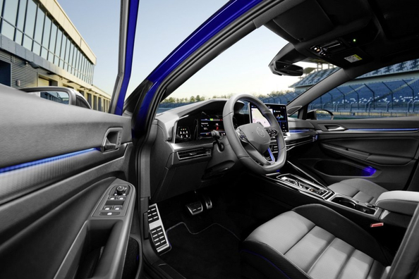 Volkswagen Golf Variant R 2024: Практичність та екстрим Фото 6