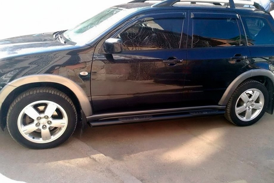 Mitsubishi Outlander 2001-2006 рр. Бічні труби Black (2 шт., нерж) Фото 5