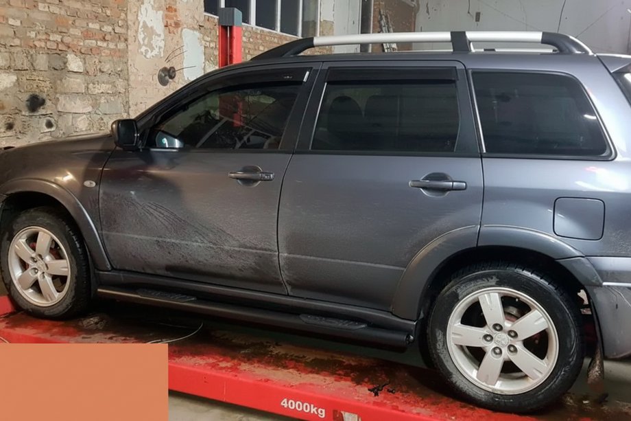 Mitsubishi Outlander 2001-2006 рр. Бічні труби Black (2 шт., нерж) Фото 2