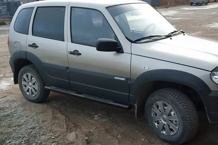 Chevrolet Niva 1998-2020 рр. Бічні труби Black (2 шт, нерж) Фото 3