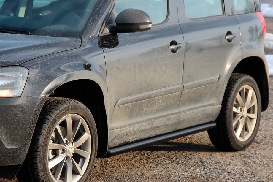 Skoda Yeti 2009-2017 рр. Бічні труби Black (2 шт., нерж) Фото 1