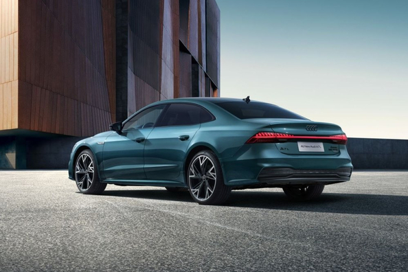 Огляд Audi A7L Sedan 2025: Преміум-седан з подовженою базою Фото 3