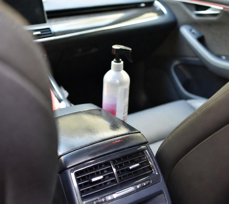 Як оновити пластик в салоні авто: повертаємо блиск і свіжість