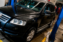 Volkswagen Touareg 2002-2010 рр. Бокові пороги Rainbow (2 шт., алюміній) фото 2