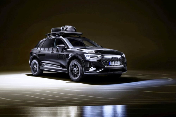 Огляд Audi Q8 e-tron edition Dakar