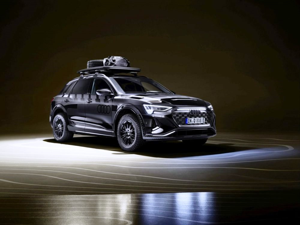 Огляд Audi Q8 e-tron edition Dakar
