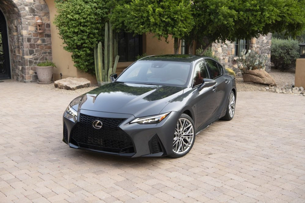 Lexus IS 500: потужний спортивний седан з атмосферним V8 Фото 3