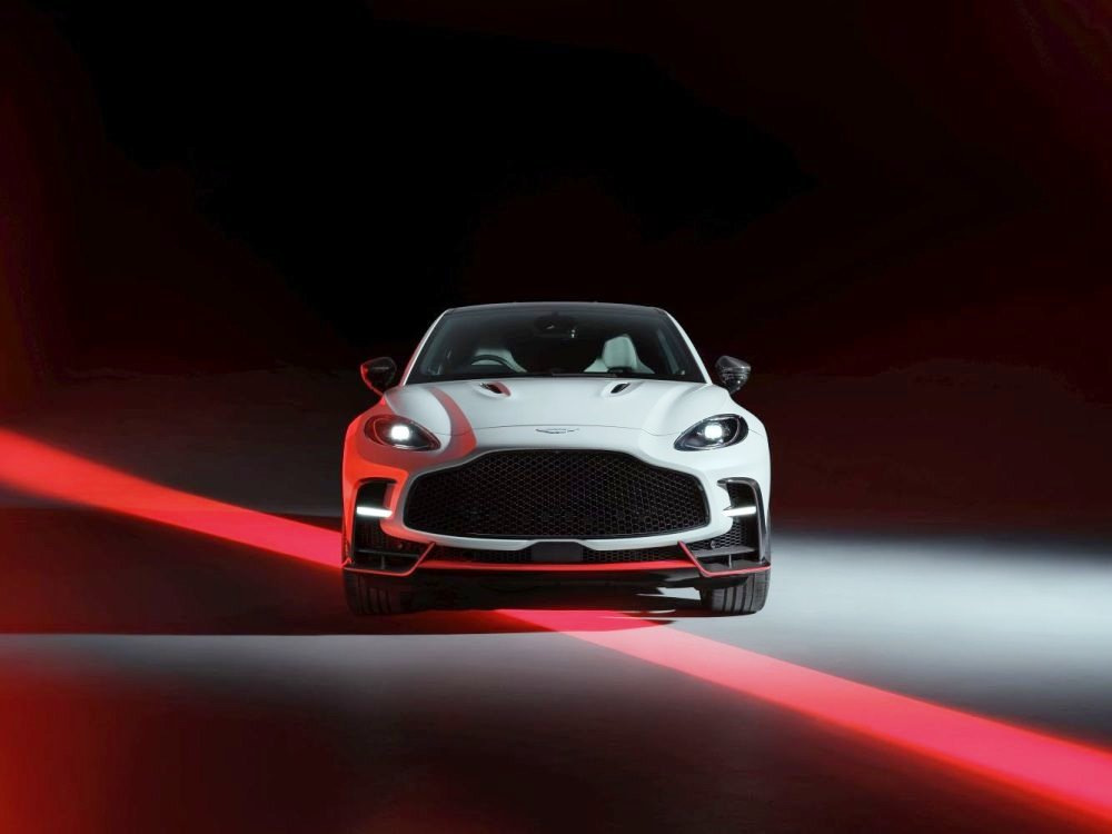Огляд Aston Martin DBX S: надпотужний люксовий супер-SUV