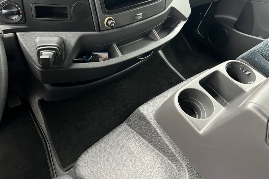 Mercedes Atego 2013- рр. Килимки текстильні Deluxe (Чорний) Фото 3