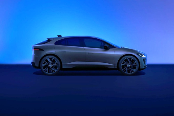 Огляд Jaguar I-Pace: стильний електричний кросовер з динамікою спорткара Фото 2