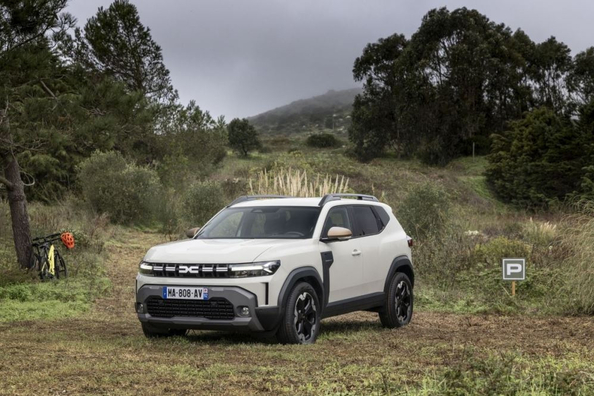 Огляд Dacia Duster третього покоління: бюджетний SUV із сучасним виглядом Фото 2
