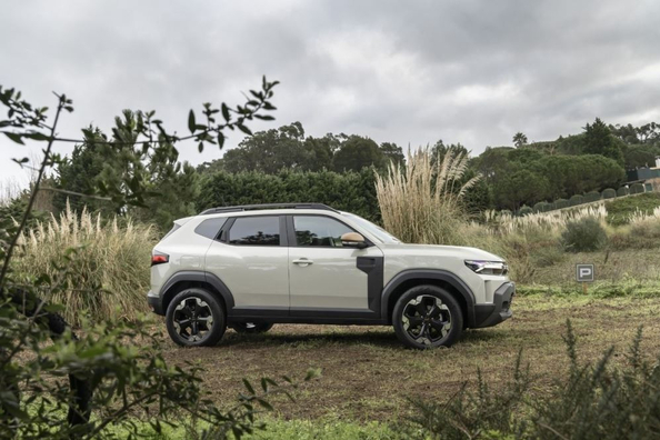 Огляд Dacia Duster третього покоління: бюджетний SUV із сучасним виглядом Фото 3