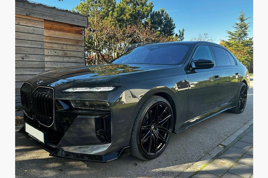 BMW 7 серія G70/G71 2022- рр. Накладка на передній бампер Lip (для M760, M-Sport та i7 M70)