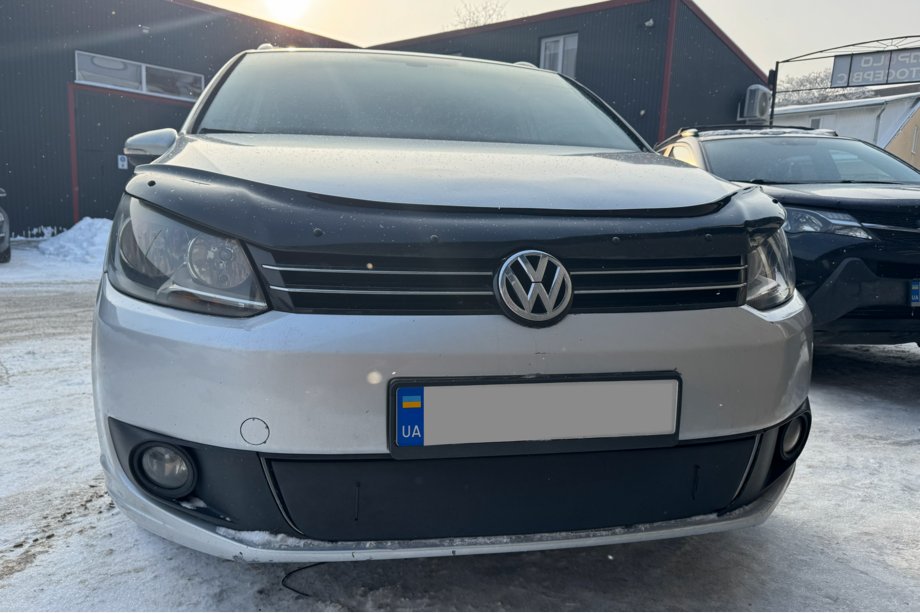 Volkswagen Touran 2010-2015 рр. Зимова накладка на решітку (нижня) Матова