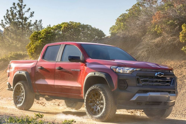 Chevrolet Colorado третього покоління: огляд середнього пікапа Фото 3
