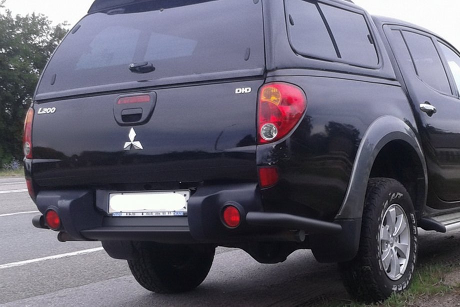Mitsubishi L200 2006-2015 рр. Задні кути AK003 Black (2 шт., нерж) Фото 1