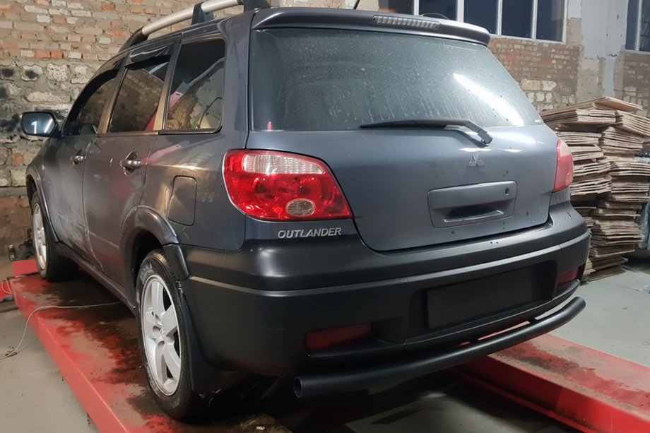 Mitsubishi Outlander 2001-2006 рр. Задня дуга AK002/2 Black (нерж) Фото 3