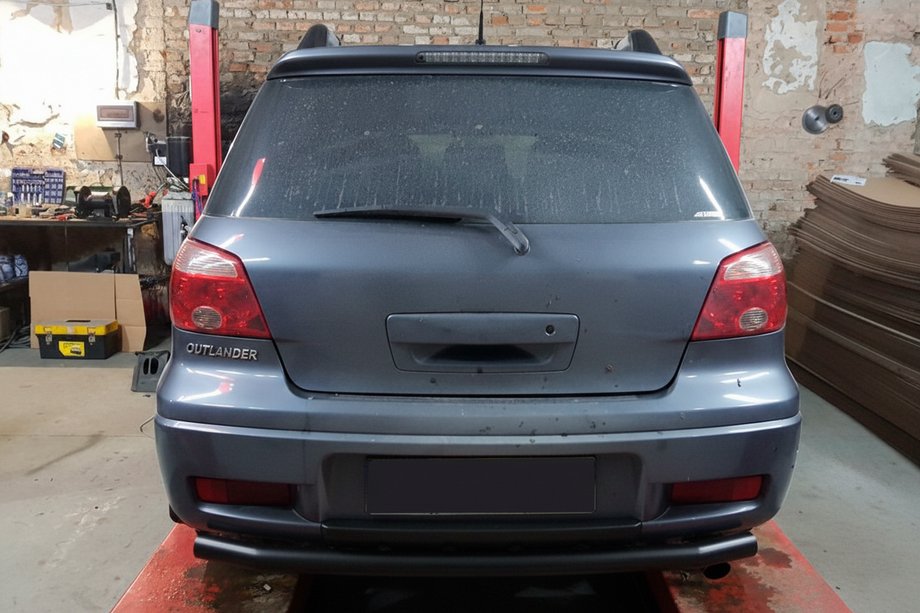 Mitsubishi Outlander 2001-2006 рр. Задня дуга AK002/2 Black (нерж) Фото 2