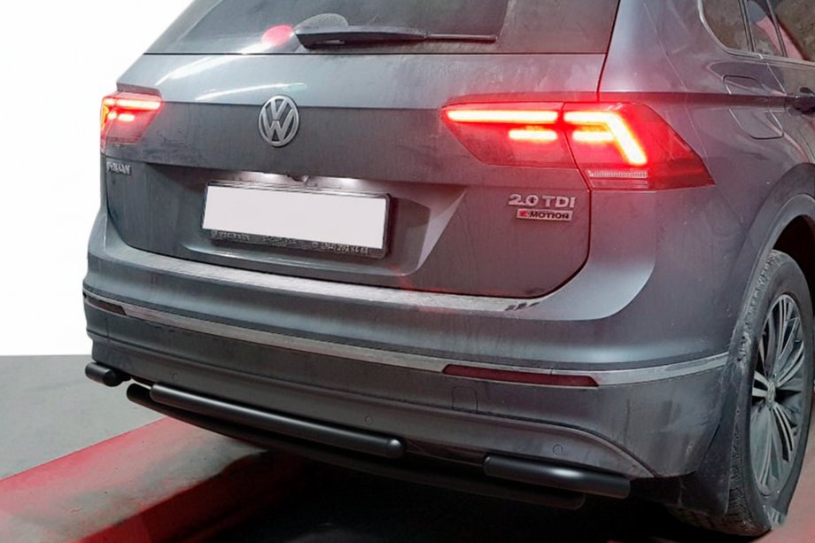 Volkswagen Tiguan 2016-2023 рр. Задній захист AK001-2 Black (нерж) Фото 1