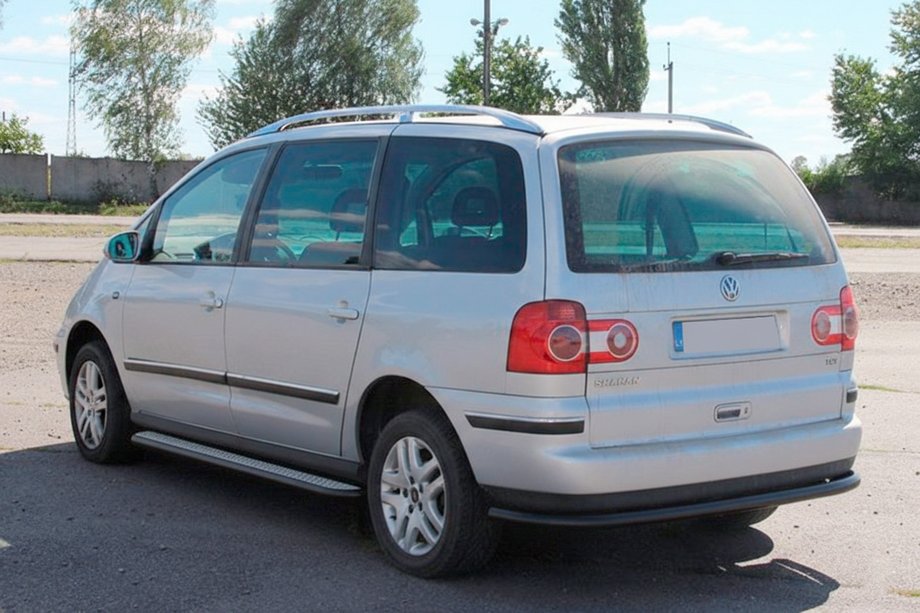Volkswagen Sharan 1995-2010 рр. Задній захист AK005 Black Фото 4