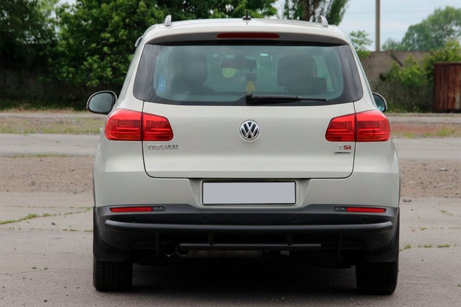 Volkswagen Tiguan 2007-2016 рр. Задній захист AK002-2 Black (нерж) Фото 4