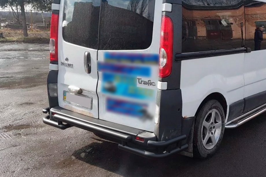 Renault Trafic 2001-2015 рр. Задній захист AK-Special Black (нерж) Фото 3