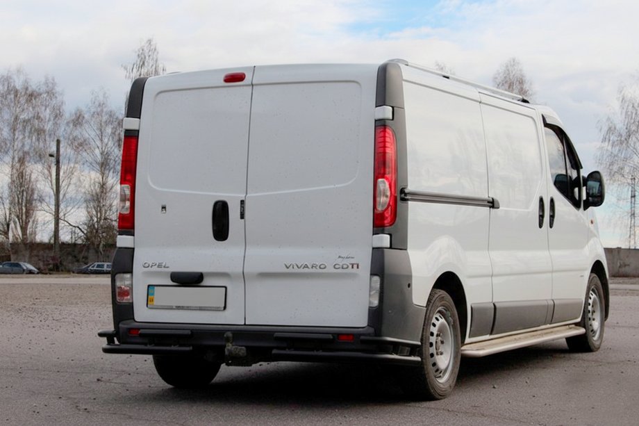 Renault Trafic 2001-2015 рр. Задній захист AK003-Plus-2 Black (нерж) Фото 1