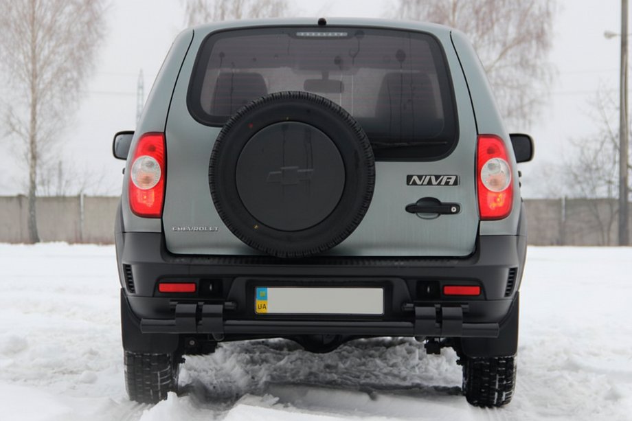 Chevrolet Niva 1998-2020 рр. Задня дуга AK015 Black (нерж.) Фото 2