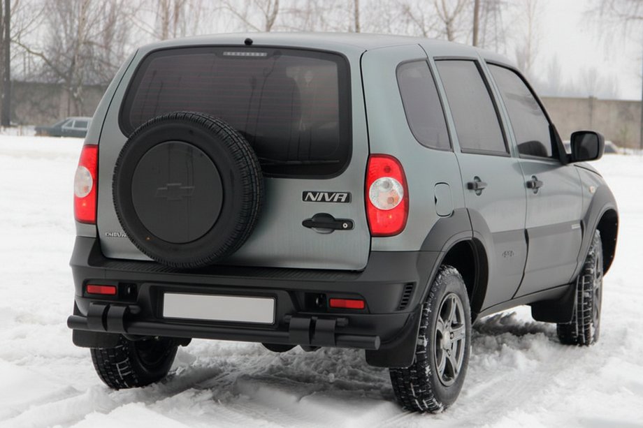 Chevrolet Niva 1998-2020 рр. Задня дуга AK015 Black (нерж.) Фото 1