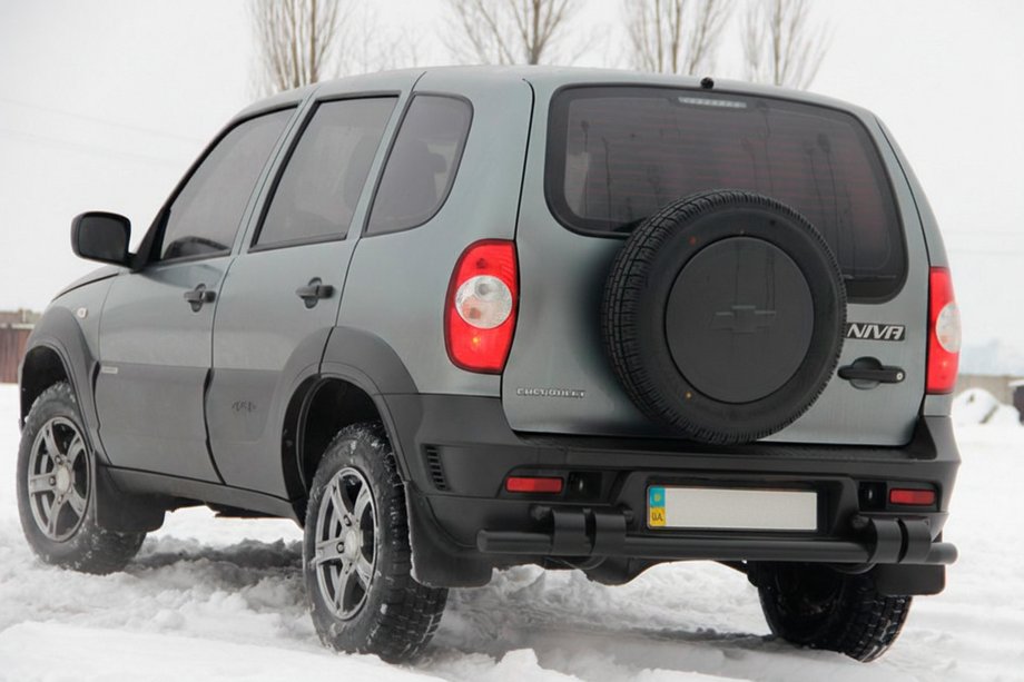 Chevrolet Niva 1998-2020 рр. Задня дуга AK015 Black (нерж.) Фото 3