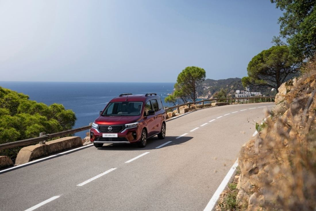 Огляд пасажирського Nissan Townstar: практичний компактвен для міста та сім'ї