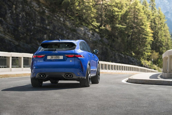 Огляд Jaguar F-Pace SVR: британський супер-SUV з двигуном V8 Фото 3