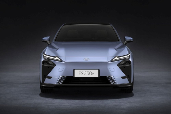 Lexus ES BEV: повністю електричний седан преміум-класу 2026 року Фото 1