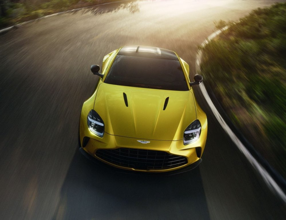 Огляд британського спорткара Aston Martin Vantage 2025 року