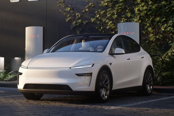Tesla Model Y (Juniper 2025): огляд оновленого електрокросовера