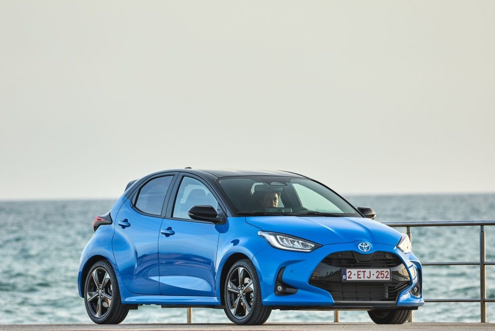 Toyota Yaris Full Hybrid: огляд економічного міського хетчбека