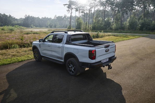 Ford Ranger Plug-in Hybrid (2025): огляд першого PHEV-пікапа марки Фото 2